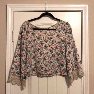 HOLLISTER Cropped Floral Wide Sleeved Top 💕